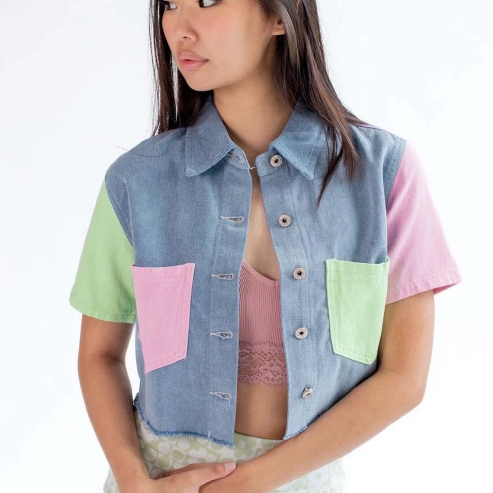 Balboa size large women’s cropped denim color block button down